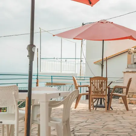 By The Sea Hostel Himare