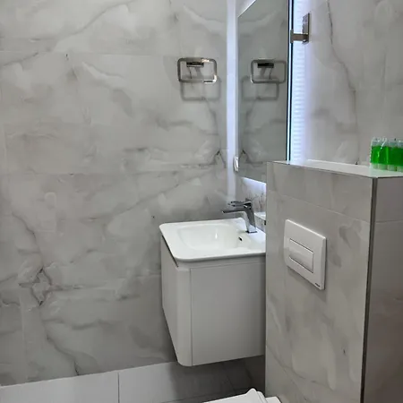 Hostel By The Sea Himare