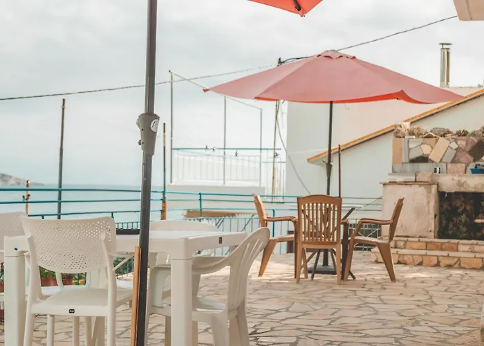 By The Sea Hostel Himara