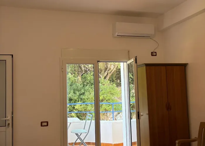 By The Sea Hostel Himara