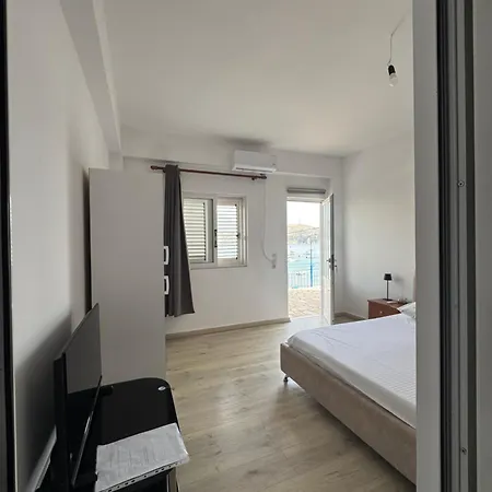 By The Sea Hostel Himara