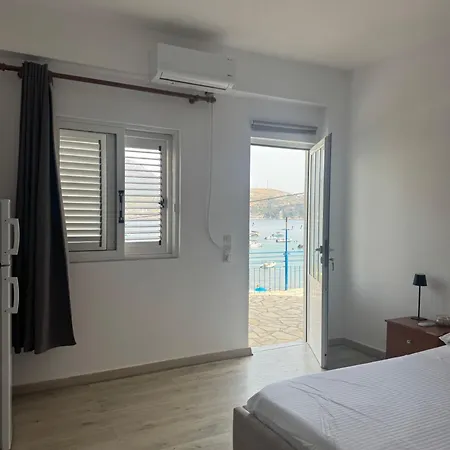 Hostel By The Sea *