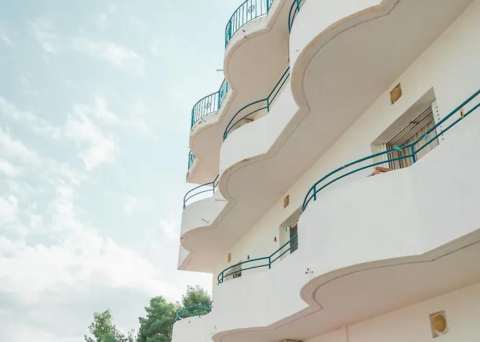 Hostel By The Sea Himara